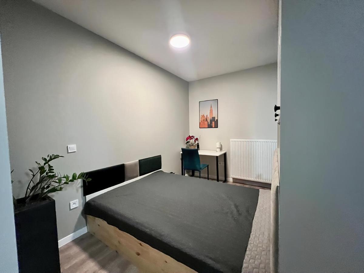Milionowa 8 - Komfortowe Studio Z Garazem I Klimatyzacja Łódź Buitenkant foto